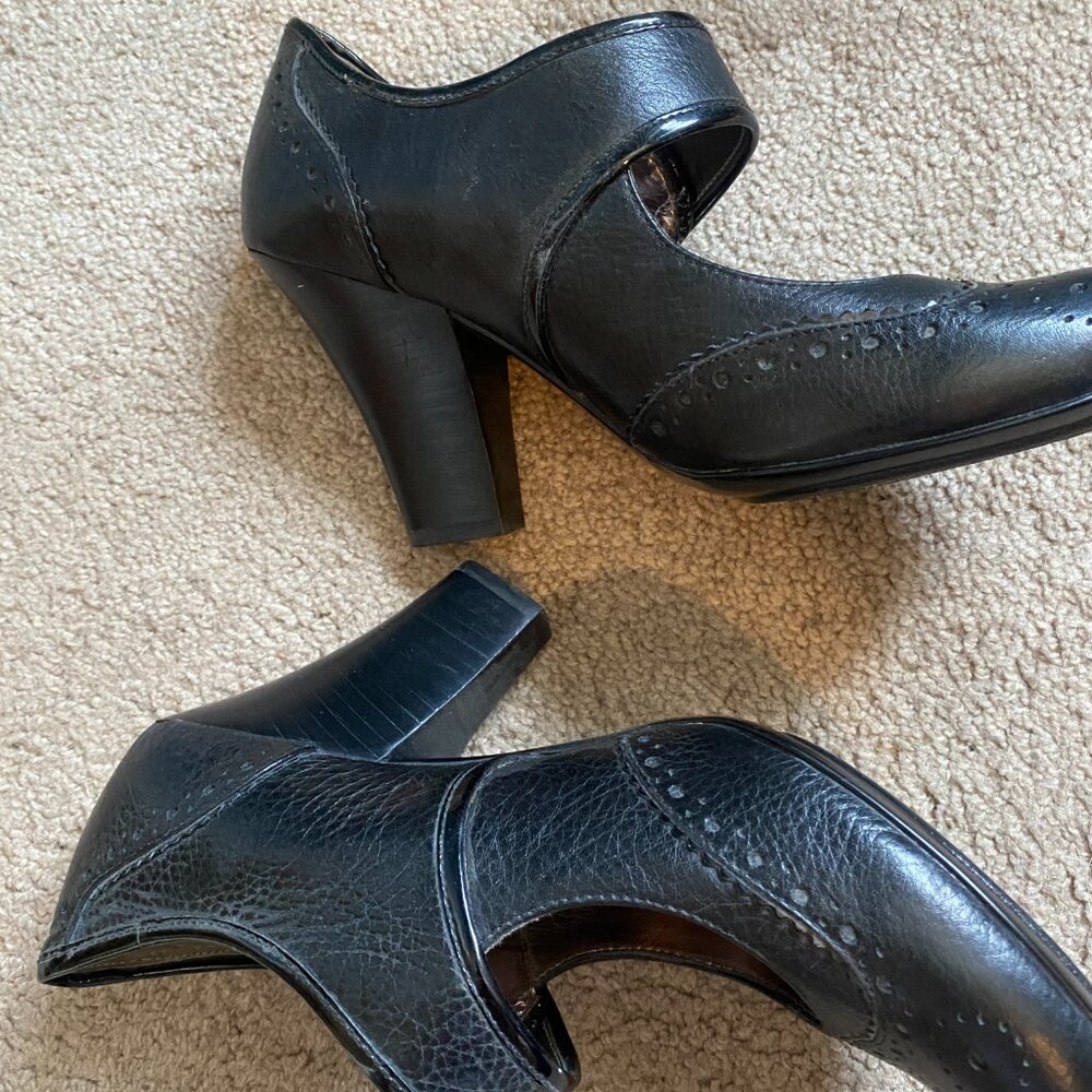 Shoes - Picture 2 of 5